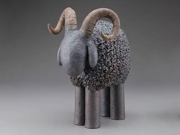 外國陶藝師作品：抽象動物